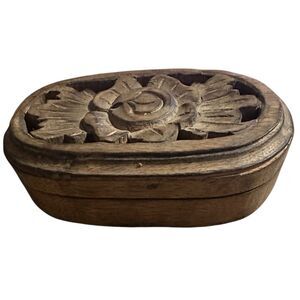 Vintage hand carved wooden floral oval hinged storage/trinket box.